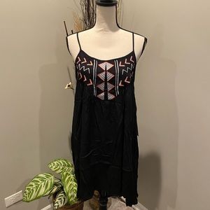 ✨BB Dakota(NWT) Kase Embroidered Slip Dress Size S✨